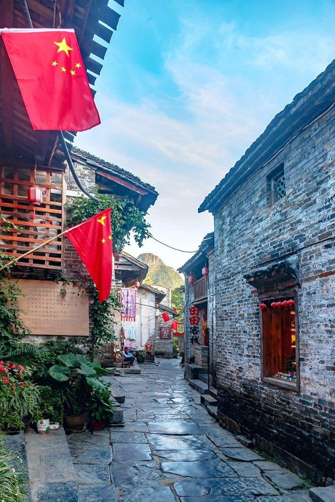 天上看着是静止的云是在用地球旋转的速度在移动吗？游戏画面